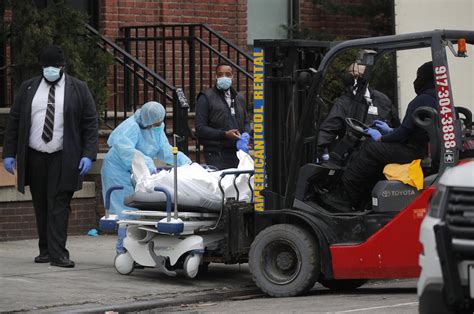 New Yorkers share haunting images of coronavirus victims being loaded ...