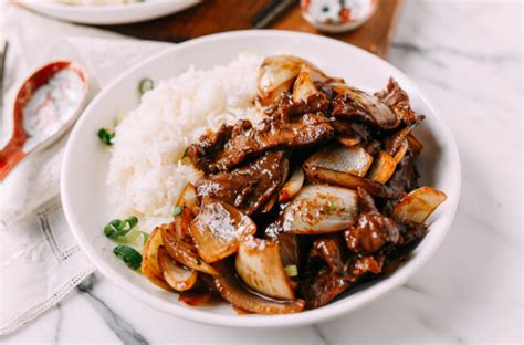 Beef Onion Stir-fry: Quick Chinese Recipe - The Woks of Life