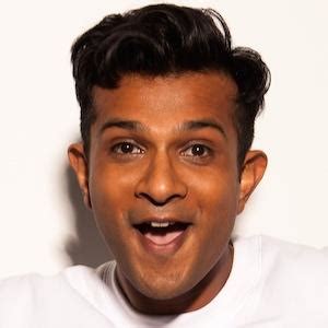 Utkarsh Ambudkar - Age, Family, Bio | Famous Birthdays