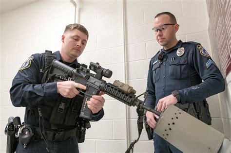 Groß Routine empfehlen air force civilian police In Wirklichkeit Ziel Auch