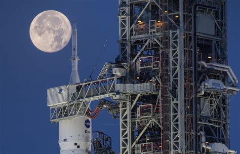 Fuel leak forces US company to abandon moon landing attempt | The ...