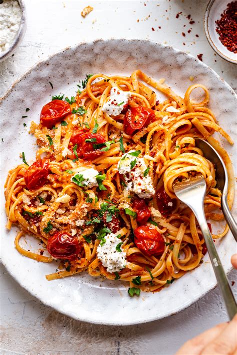 Roasted tomato sauce pasta - Lazy Cat Kitchen