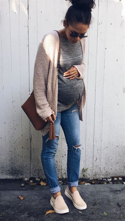 Warm Fall Maternity Outfits That Look Ultra-Modern