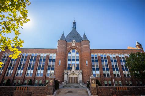 High schooler arrested for AirDropping plane bomb threat