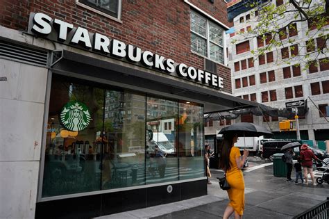 Starbucks in New York City Guide - starbmag