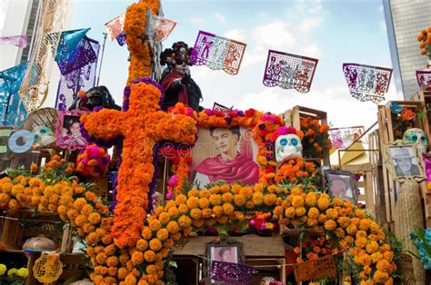 Day Of The Dead Parade In Mexico City. Editorial Stock Image - Image of halloween, beauty: 97781809