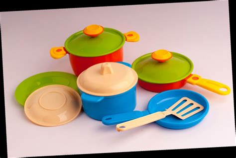 Adorable Play Pots and Pans For Your Favorite Sous Chef - WSTale.com