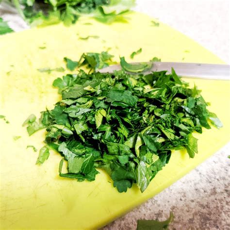 7 Parsley Substitute Ideas for Fish, Meat & More - Bunny's Garden