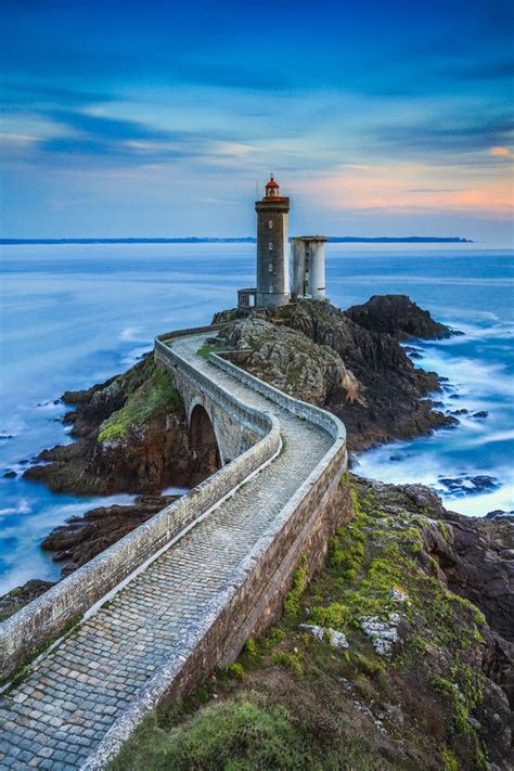 Phare du petit minou | Lighthouse pictures, Beautiful lighthouse ...