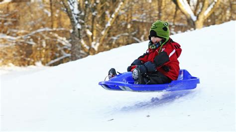 Accident de luge : une fillette de 3 ans gravement blessée à la tête ...