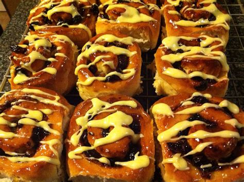 Home made Chelsea Buns with Drizzle Icing | Delicious Recipe