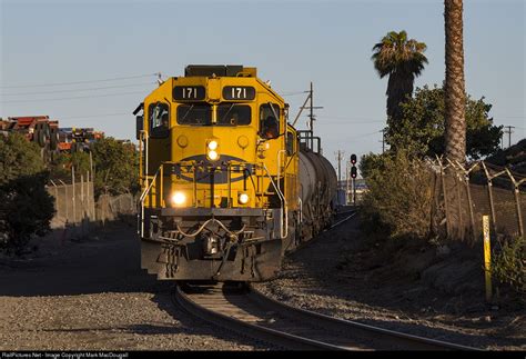 RailPictures.Net Photo: BNSF 171 BNSF Railway EMD GP60 at Wilmington, California by Mark ...