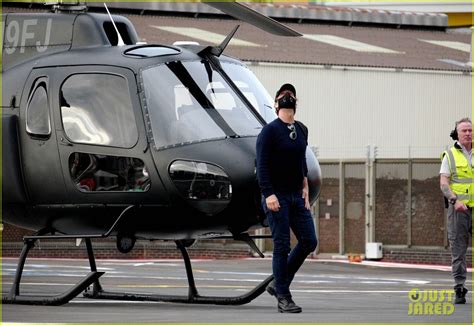 Tom Cruise Wears a Mask for Helicopter Ride in London: Photo 4471530 | Tom Cruise Pictures ...