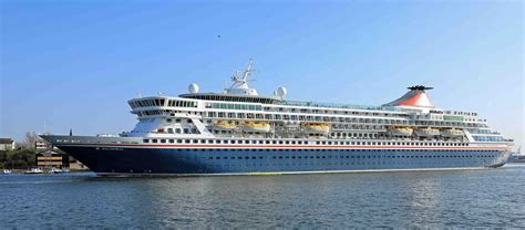 Fred. Olsen’s flagship 'Balmoral' commences record cruise season ...