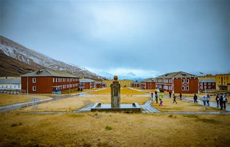 The ghost town Pyramiden – Bilivoka