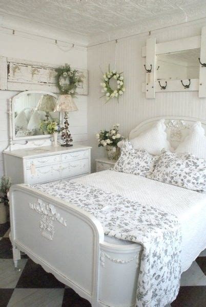 White bedroom - cottage style | Shabby bedroom, Chic bedroom, Shabby ...