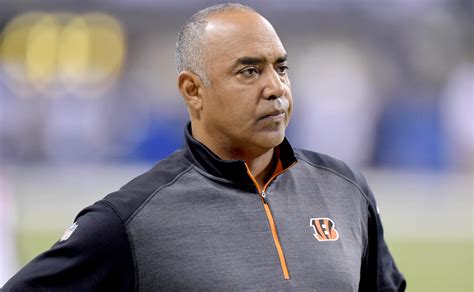 Marvin Lewis forced to separate two Bengals players on sideline | FOX ...