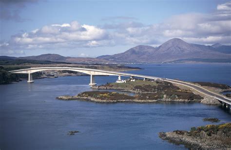 Kayaker who got into difficulties near Skye Bridge sparks huge emergency response – The Scottish ...