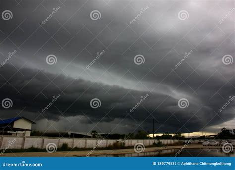 Arcus Cloud or Shelf Cloud before Rain Storm Stock Image - Image of ...