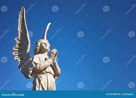 Sculpture of an Angel Praying Looking Up To Heaven Stock Photo - Image of cemetery, grief: 229186976