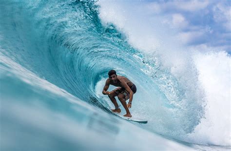 We Discuss Life & Lenswork With THE Maldives Surf Photographer