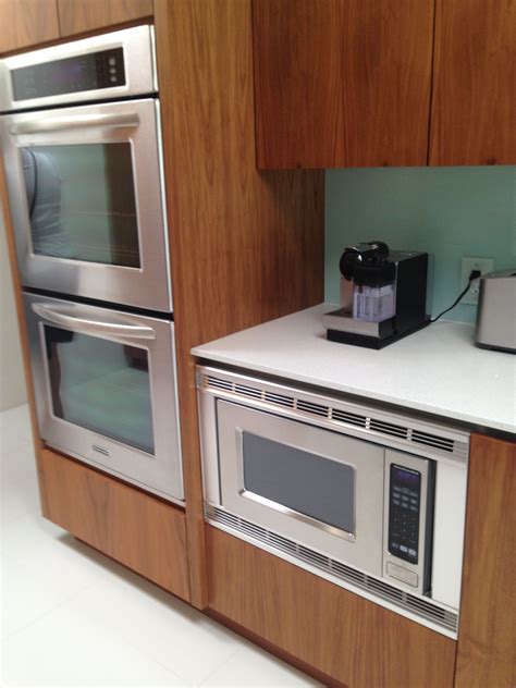 Benefits of an Under the Cabinet Microwave - Home & Garden Decor