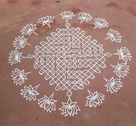 15 dots Lotus sikku kolam – Kolams of India