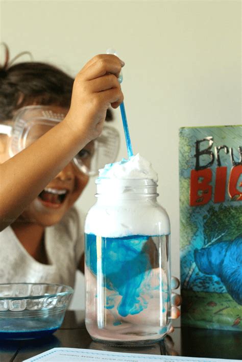 Easy Rain Cloud Experiment for Kids + FREE Printable - Raising Whasians