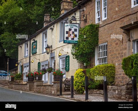 The Chequers Inn, Froggatt, Derbyshire Stock Photo - Alamy