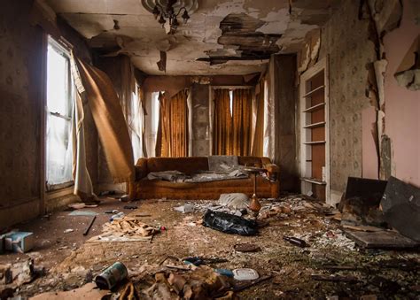 11 Post-apocalyptic Photos of Forgotten Country Homes - Architectural ...