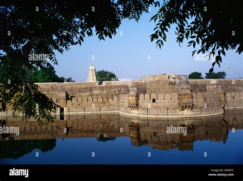 Vellore fort ; Military architecture ; granite walls and surrounding moat ; Vellore ; Tamil Nadu ...