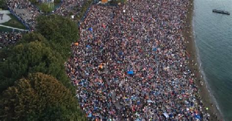 Hundreds of thousands show up to see fireworks over English Bay | Georgia Straight Vancouver's ...