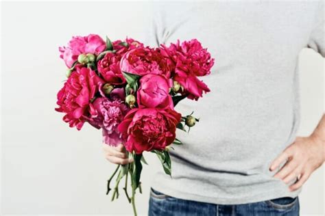 14 Best Types of Flowers to Gift on A First Date - Petal Republic