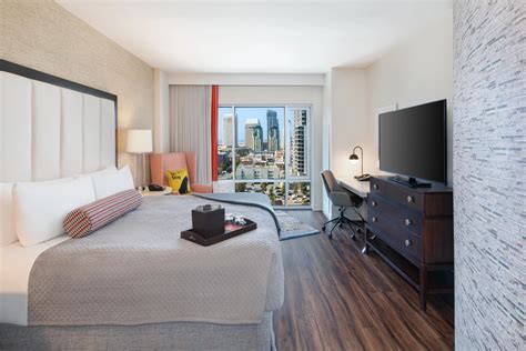 San Diego Hotel Rooms | Hotel Indigo San Diego Gaslamp Quarter