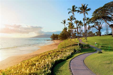 13 standout Hawaii resorts worth visiting