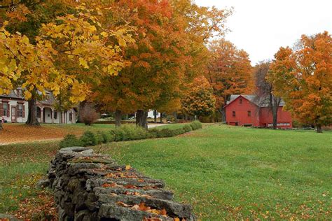 Best Places to See Fall Foliage in Massachusetts - American Beautiful