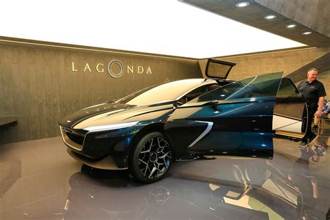 Futuristic Aston Martin Lagonda SUV is Fully Electric and Designed to ...