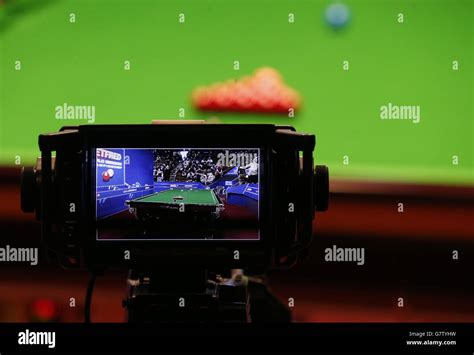 Crucible snooker tables hi-res stock photography and images - Alamy