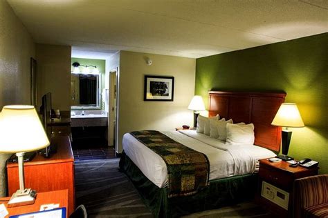 BEST WESTERN SHELBYVILLE INN AND SUITES CELEBRATION INN $109 ($̶1̶2̶4̶) - Updated 2024 Prices ...