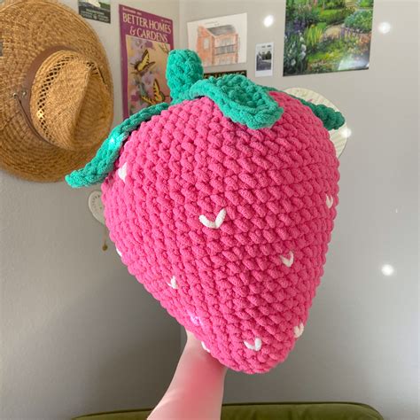 Crochet Strawberry Plush - FREE Pattern + Video Tutorial - Hayhay Crochet