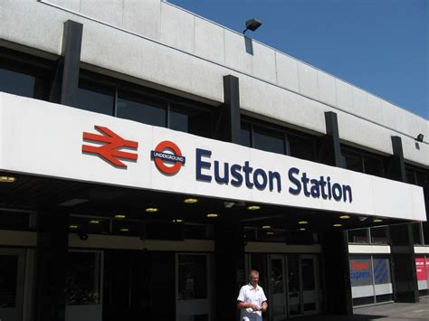 File:Euston station 2.jpg - Wikimedia Commons