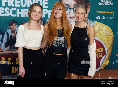 Cologne, Germany. 29th Aug, 2021. Actresses Lorna zu Solms (l-r ...