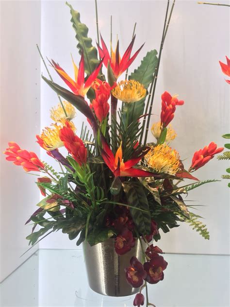 Bird of paradise arrangement | Arranjos