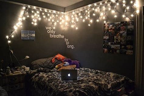 How To Hang Up Christmas Lights In Your Bedroom | Homeminimalisite.com