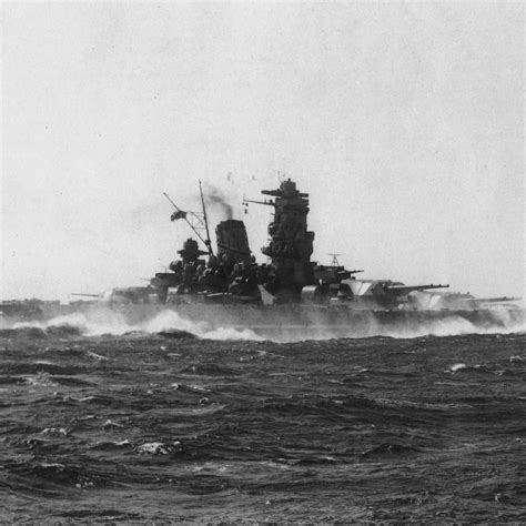 出撃する戦艦大和。それに気がついた陸軍所属の三式潜航輸送艇・まるゆの乗員たちが取った行動とは？そしてその後にまるゆの艦長がたどることになった ...