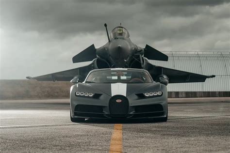 Watch a Bugatti Chiron Sport Race a Fighter Jet in the Ultimate Speed ...