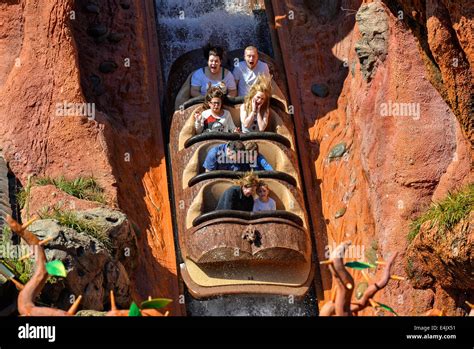 Disney Ride Rides, Splash Mountain, Roller Coaster, Disney World Stock Photo: 71715757 - Alamy