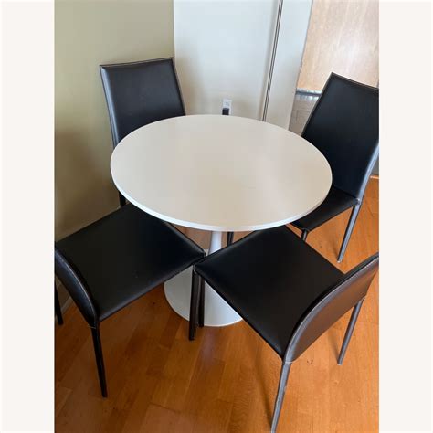 Wayfair White Round Pedestal Dining Table - AptDeco