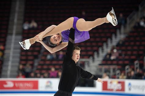 O'Shea and Kayne lead pairs in U.S. Figure Skating Championship.