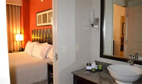 Rooms and Suites at the Embassy Suites Palmdale CA Hotel